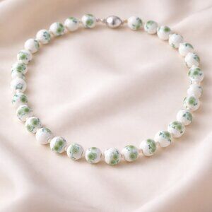 Green Floral Ceramic Beaded Necklace – Hand-Knotted 550ctw Silvertone